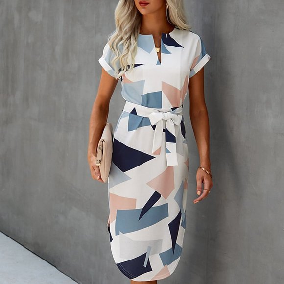 New Notched Neck Geo Print Belted Dress - Picture 2 of 4